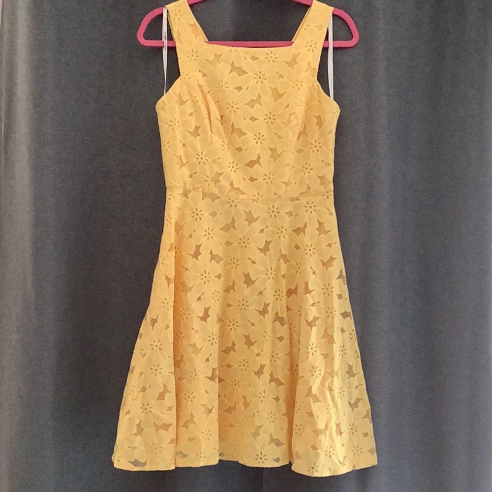 💥 Mellow Yellow Maggy London Yellow lace overlay floral Sun dress sz 4